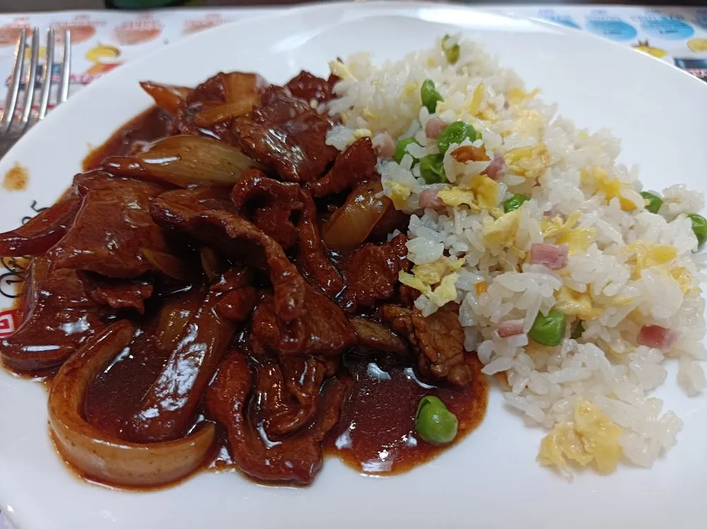 Boeuf Aux Oignons Riz Cantonais